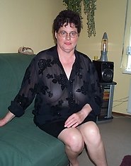 This big titted mature slut loves playing with herself