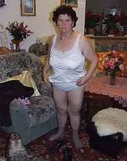 kinky amatuer mama getting naked