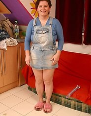 Kinky fat oldie gets ready for a wild dildo fuck