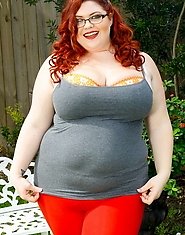 A new chubby redhead is making her debut at Plumper Pass! This hottie is all about working out that thick sexy body. While her routine she meets JD an
